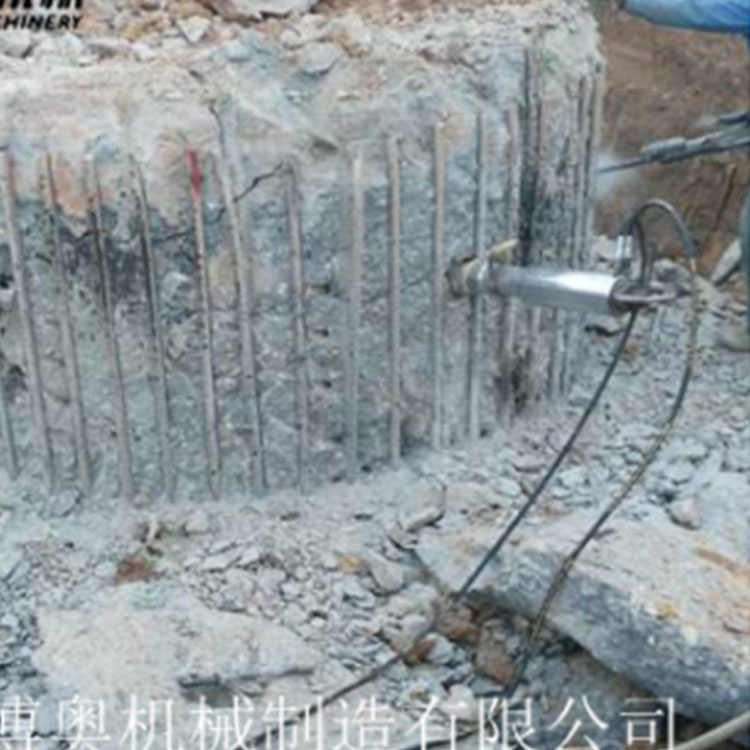 混凝(níng)土樁頭液壓劈(pi)裂機