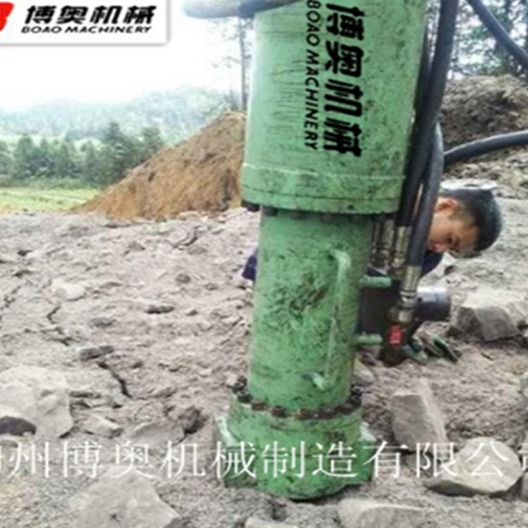 咸阳尔易金属制造集团(4G网站)大(da)型機載(zai)岩石劈(pi)裂機