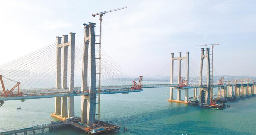 福廈客專泉州(zhōu)灣跨海大橋南(nan)輔助跨順利合(hé)龍