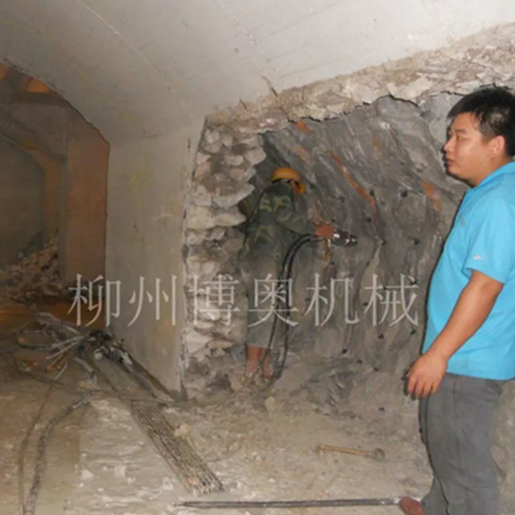 實用(yòng)的洞采液(yè)壓劈裂機(jī)