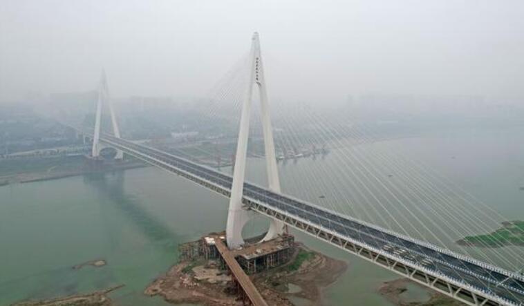 白居(jū)寺長江大橋進入(ru)通車倒計時！正進(jin)行附屬設施收尾(wěi)工作