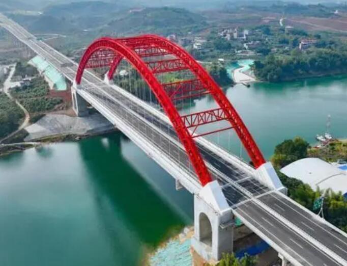 巴(ba)馬至田(tian)東高速(sù)公路建(jiàn)成通車(chē)