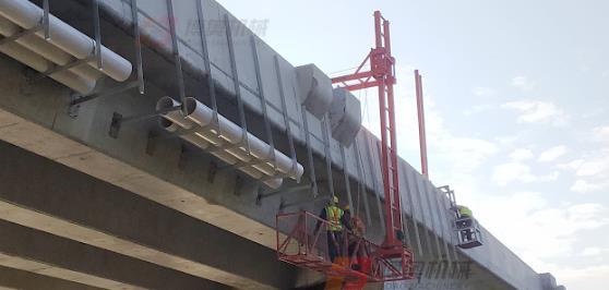 橋梁排(pai)水管安(ān)裝車調(diao)試