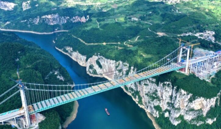 貴(gui)金高速(sù)金烽烏(wu)江大橋(qiao)順利合(hé)龍