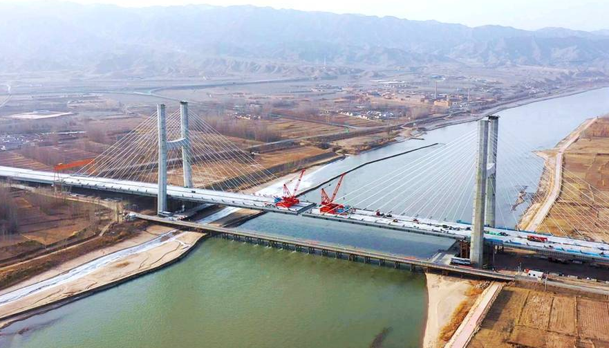 創甯夏四(sì)項紀錄！中衛下(xià)河沿黃河公路(lù)特大橋主橋順(shun)利合龍