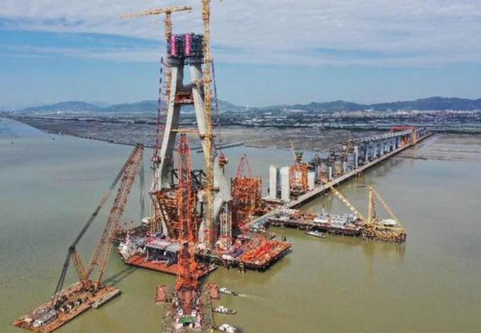 牛田洋特大(dà)橋主橋首節段鋼(gang)梁成功架設，預計(ji)明年年中主橋合(he)龍