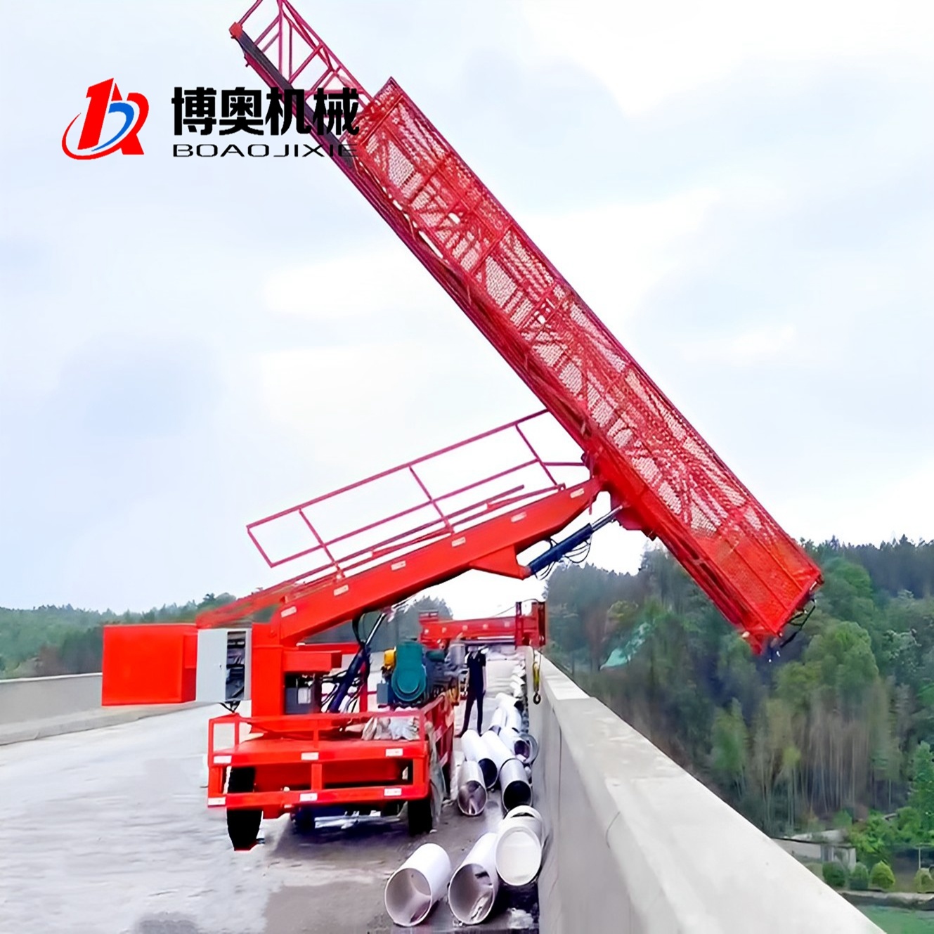 M60可跨(kua)越防抛網的液(ye)壓橋梁排水管(guan)側邊安裝設備(bèi)_檢修車