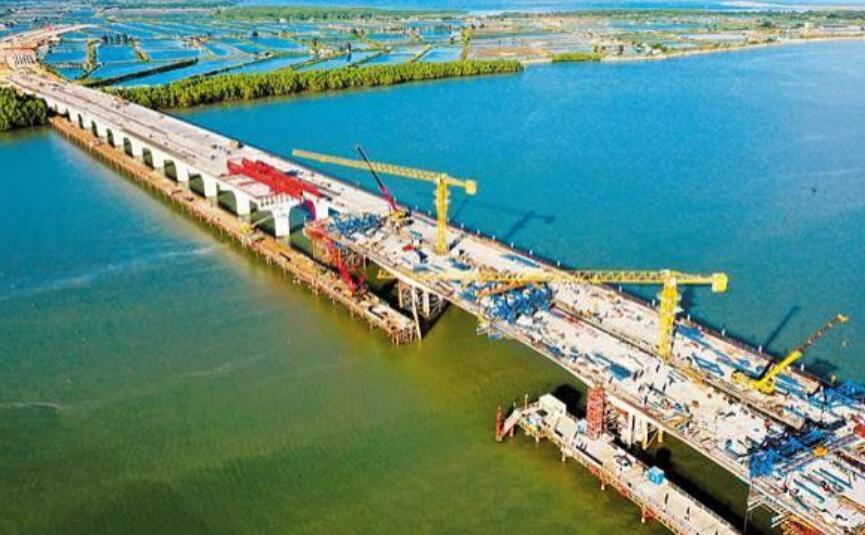 汕頭(tou)中陽大道控制性(xìng)工程完成關鍵施(shi)工節點 蓮陽河特(tè)大橋主橋合龍