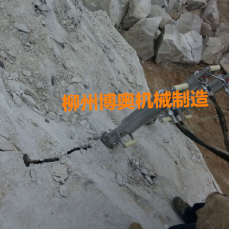 礦(kuang)山破石劈裂(liè)機設備