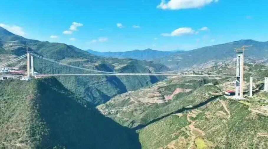 雲南(nan)永大高速江底(dǐ)河大橋主橋合(he)龍