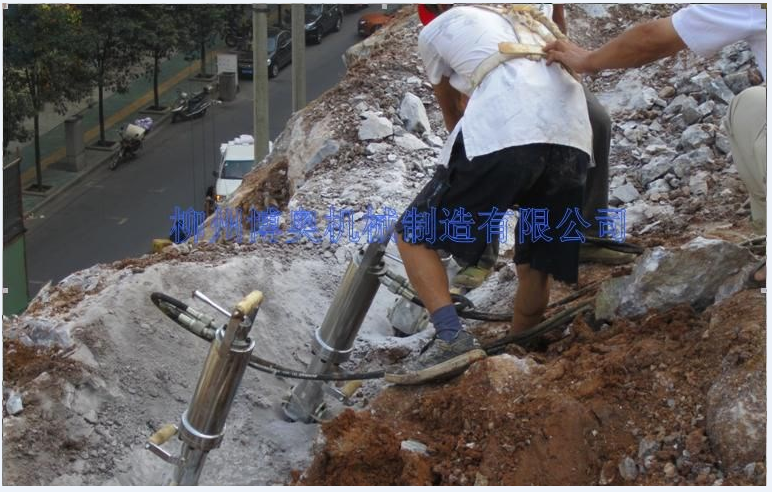岩(yán)石劈裂機解決安(ān)徽采石難題/劈裂(liè)機價格