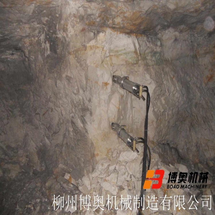 實用(yòng)的洞采液(ye)壓劈裂機(jī)