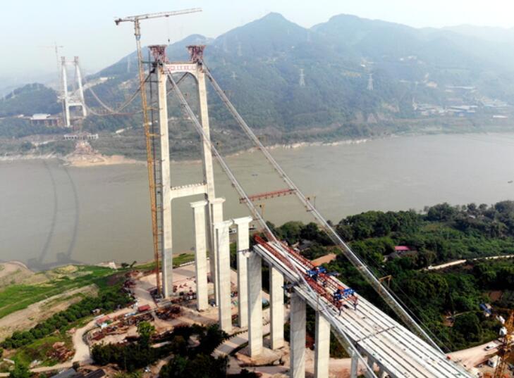 合璧(bi)津高速公路油(you)溪長江大橋主(zhǔ)纜架設完成