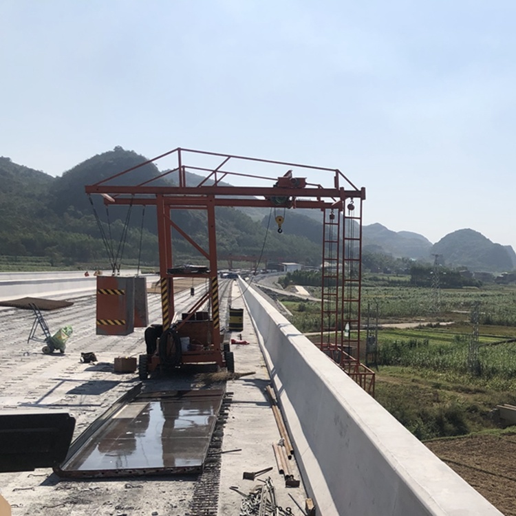 橋(qiáo)梁防撞(zhuàng)牆模闆(pan)施工作(zuò)業台車(che)