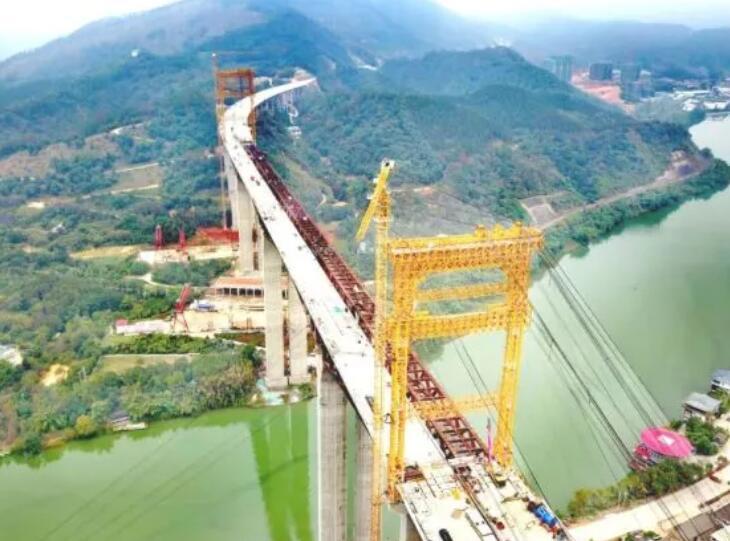 國際(ji)上同類型橋梁最(zui)大跨徑大橋的沙(shā)溪大橋主橋順利(li)合龍