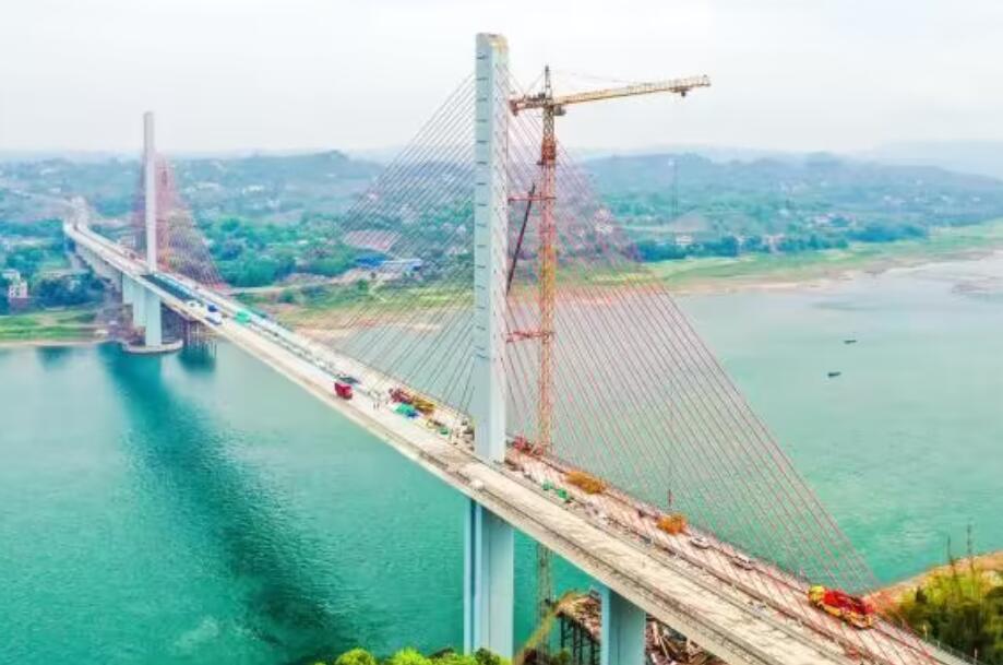 泸(lu)州市白沙長(zhǎng)江大橋全力(li)沖刺在5月份(fen)實現通車運(yùn)行