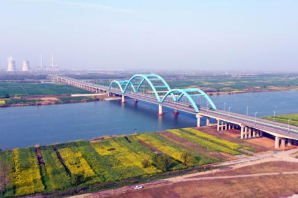 淮南孔李(li)淮河大橋摘得我(wo)國公路建設最高(gāo)質量獎項“李春獎(jiǎng)”