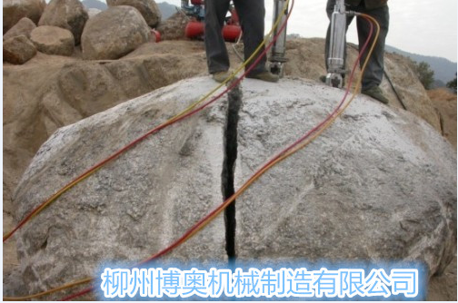 岩石(shí)劈裂機解決安徽(huī)采石難題/劈裂機(ji)價格