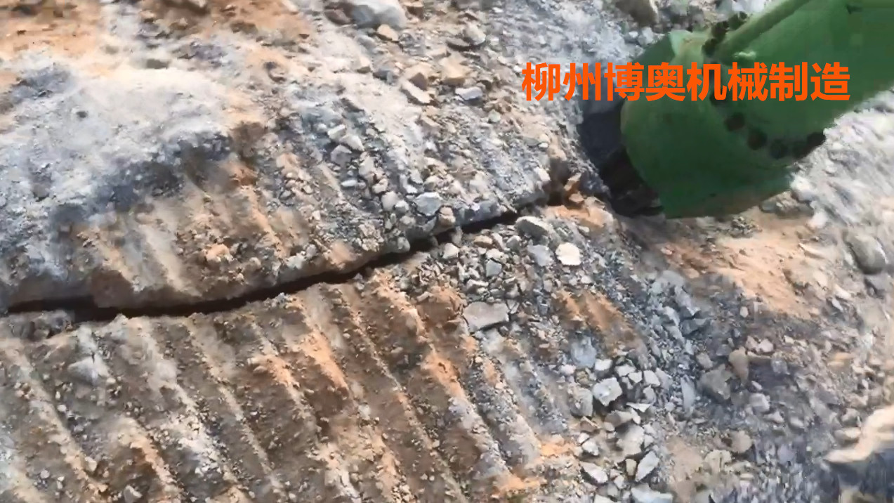 劈石(shí)機廠家(jia)供應專(zhuān)業破硬(ying)石頭